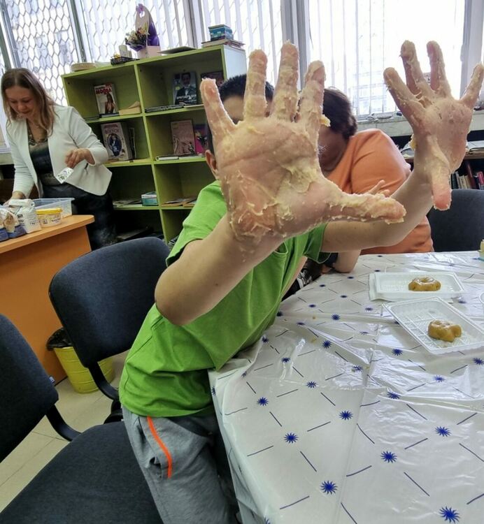 Представиха книгата "Медени ръце" по интересен и вкусен начин в Асеновград 