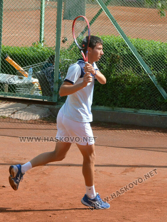 Полякини и италиано-румънски тандем триумфираха в надпреварите на двойки на тенис турнира в Хасково