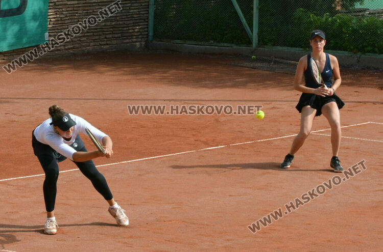 Полякини и италиано-румънски тандем триумфираха в надпреварите на двойки на тенис турнира в Хасково