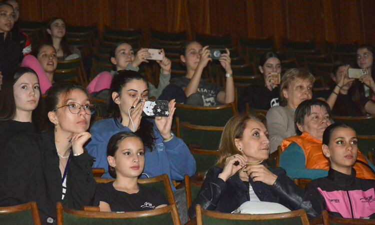 Откриха Международния танцов фестивал „Вълшебен свят“ в Хасково