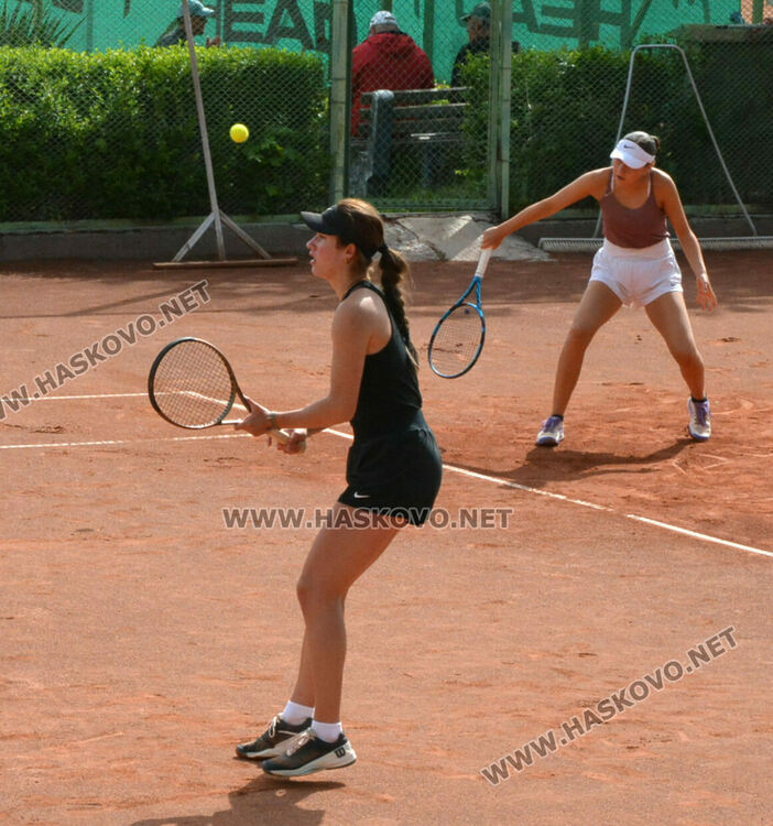 Полякини и италиано-румънски тандем триумфираха в надпреварите на двойки на тенис турнира в Хасково