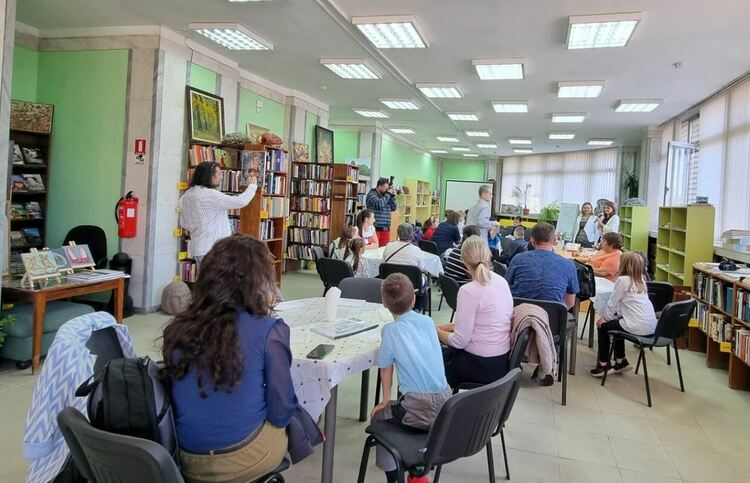 Представиха книгата "Медени ръце" по интересен и вкусен начин в Асеновград