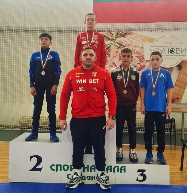 Два медала за хасковските класици на държавното първенство по борба за момчета