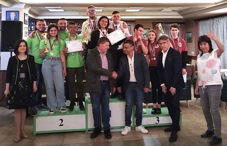 Ученици от ПГДС в Хасково с първо място за стилни мебели в национално състезание