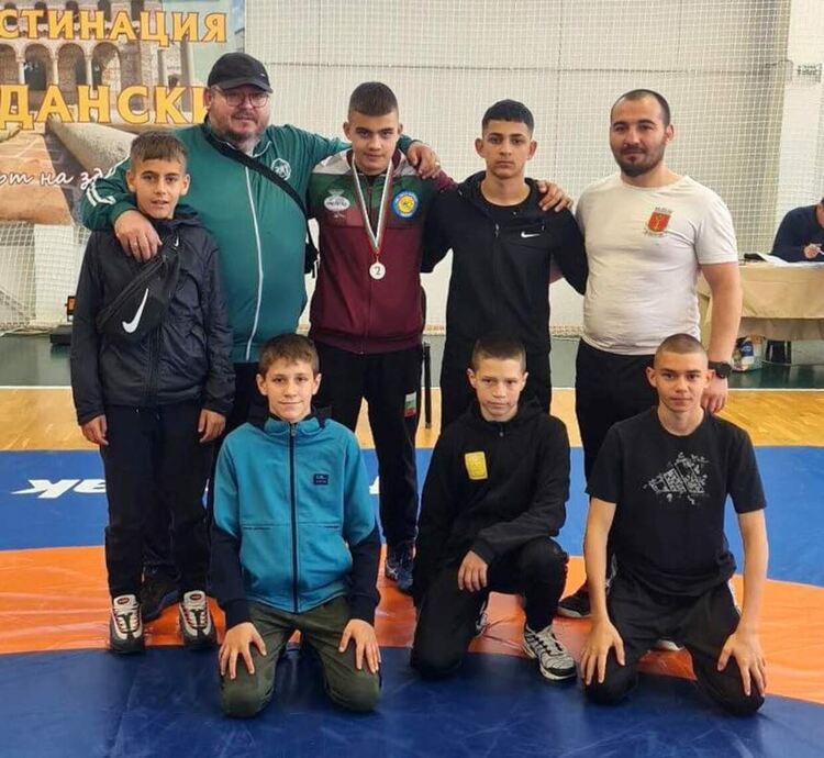 Два медала за хасковските класици на държавното първенство по борба за момчета