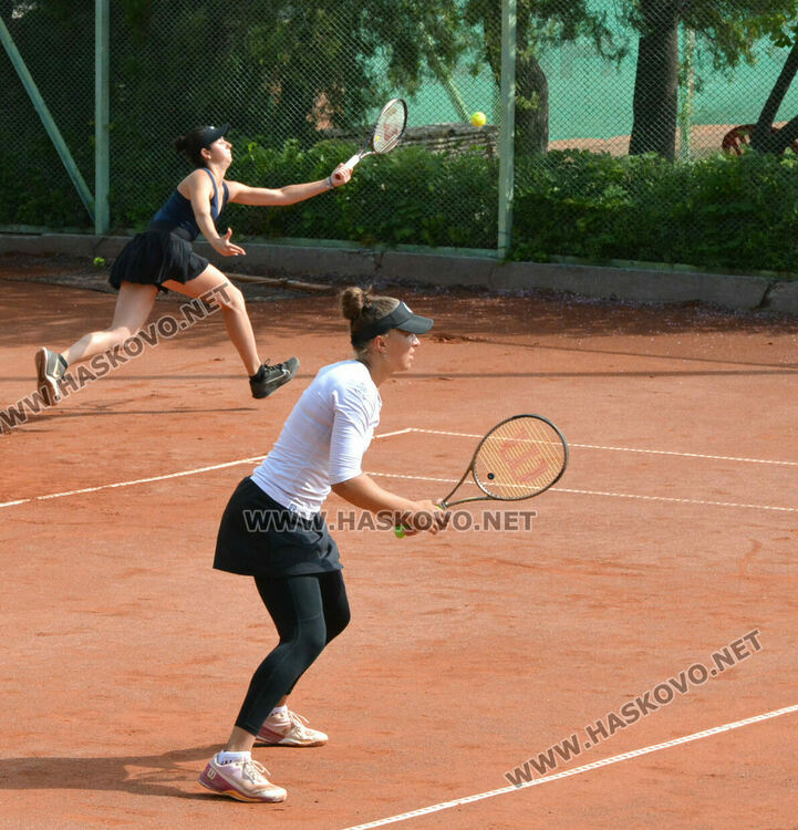 Полякини и италиано-румънски тандем триумфираха в надпреварите на двойки на тенис турнира в Хасково