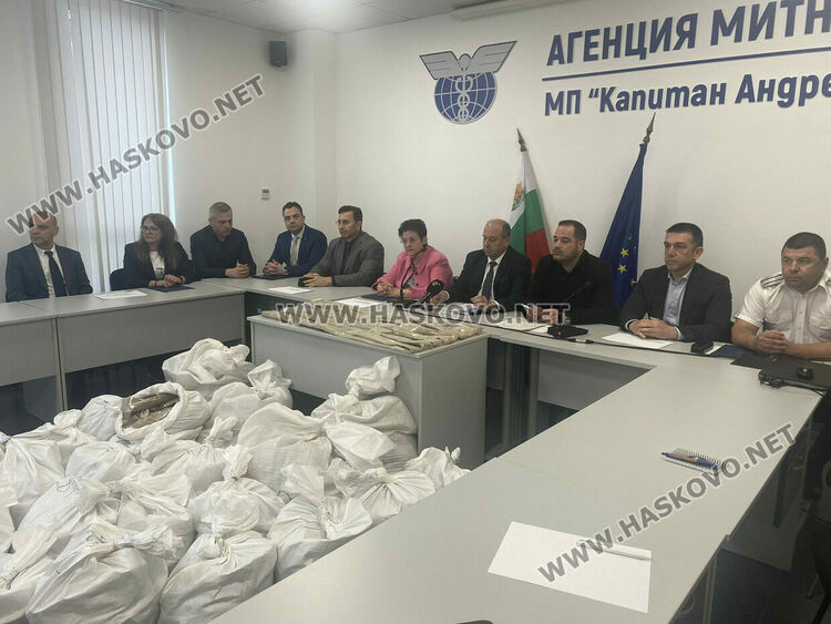 Задържаха рекордно за последните 5 години количество хероин на границата с Турция, превозвано в матраци от Иран