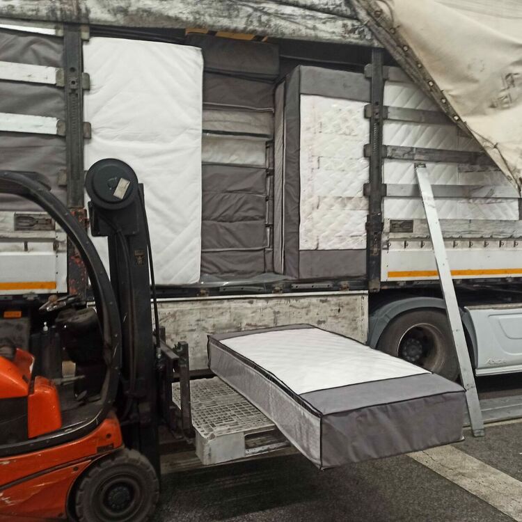 Задържаха рекордно за последните 5 години количество хероин на границата с Турция, превозвано в матраци от Иран