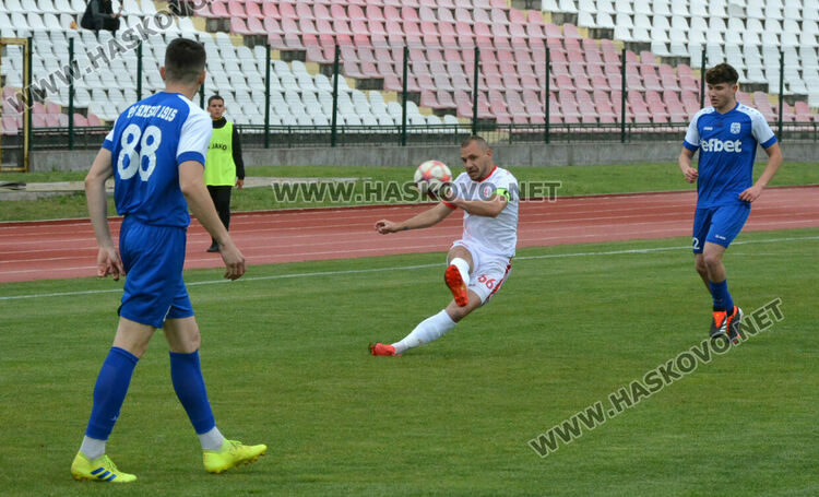 Милен Танев вкара 5 гола на „Ямбол“, а „Саяна Хасково“ се върна към победите