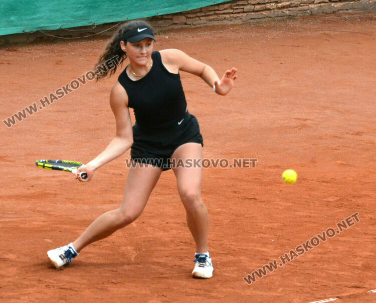 Българин и полякиня триумфираха на тенис турнира J 200 в Хасково