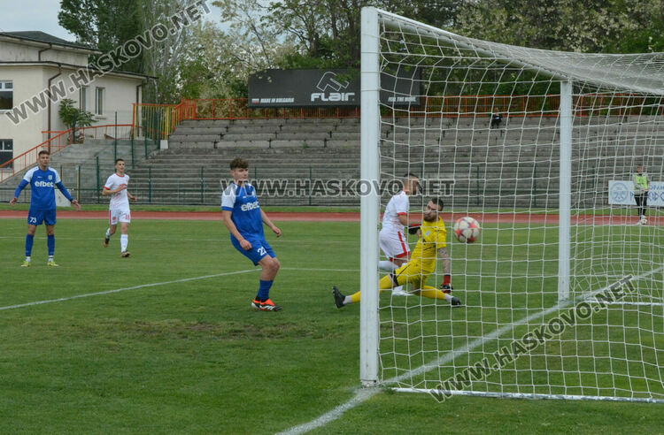 Милен Танев вкара 5 гола на „Ямбол“, а „Саяна Хасково“ се върна към победите