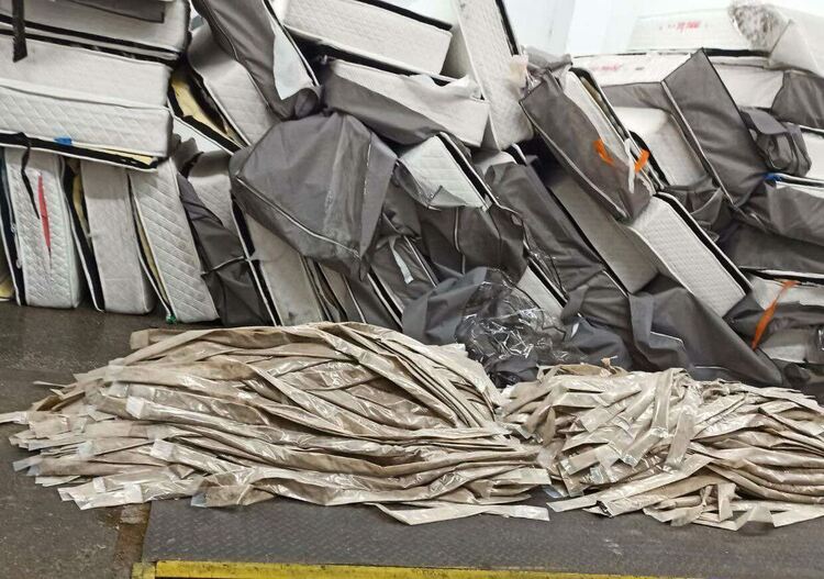 Задържаха рекордно за последните 5 години количество хероин на границата с Турция, превозвано в матраци от Иран