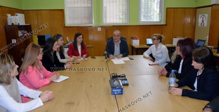 От РИК-Хасково се надяват отчитането на резултатите да е в единен протокол, без сумиране на данните от хартия и машини