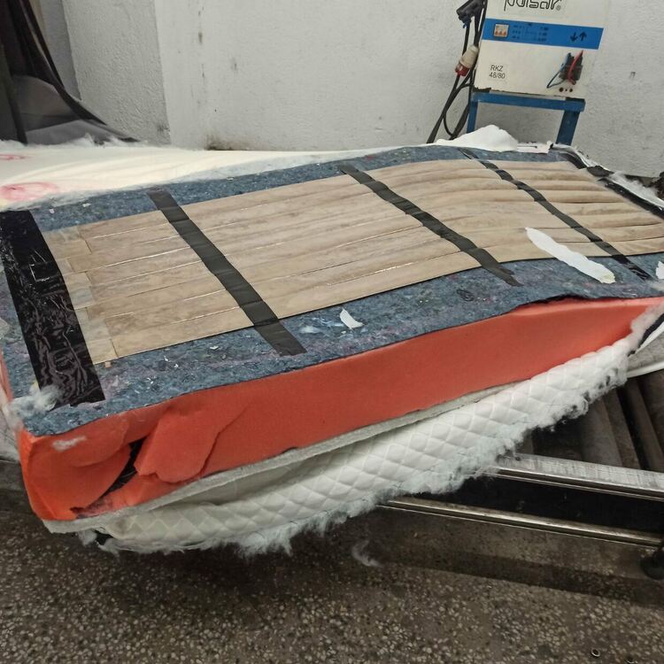 Задържаха рекордно за последните 5 години количество хероин на границата с Турция, превозвано в матраци от Иран