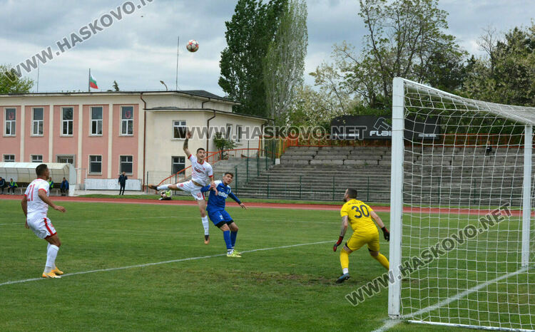 Милен Танев вкара 5 гола на „Ямбол“, а „Саяна Хасково“ се върна към победите