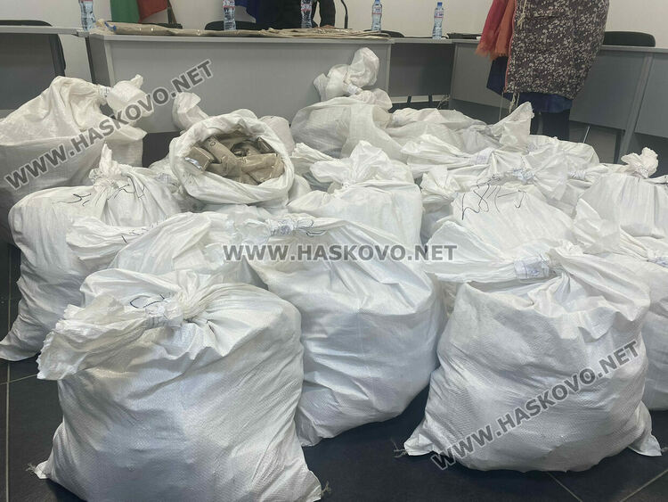 Задържаха рекордно за последните 5 години количество хероин на границата с Турция, превозвано в матраци от Иран