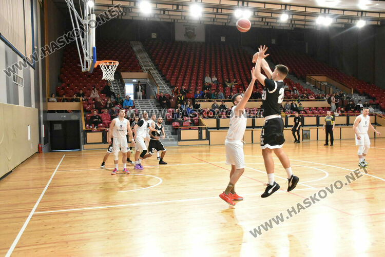 Баскетболният „Хасково“ стартира с победа в плейофите