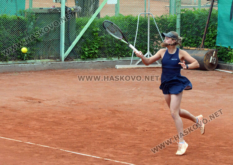Българин и полякиня триумфираха на тенис турнира J 200 в Хасково