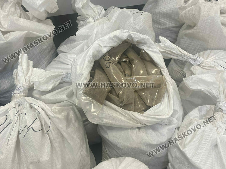 Задържаха рекордно за последните 5 години количество хероин на границата с Турция, превозвано в матраци от Иран