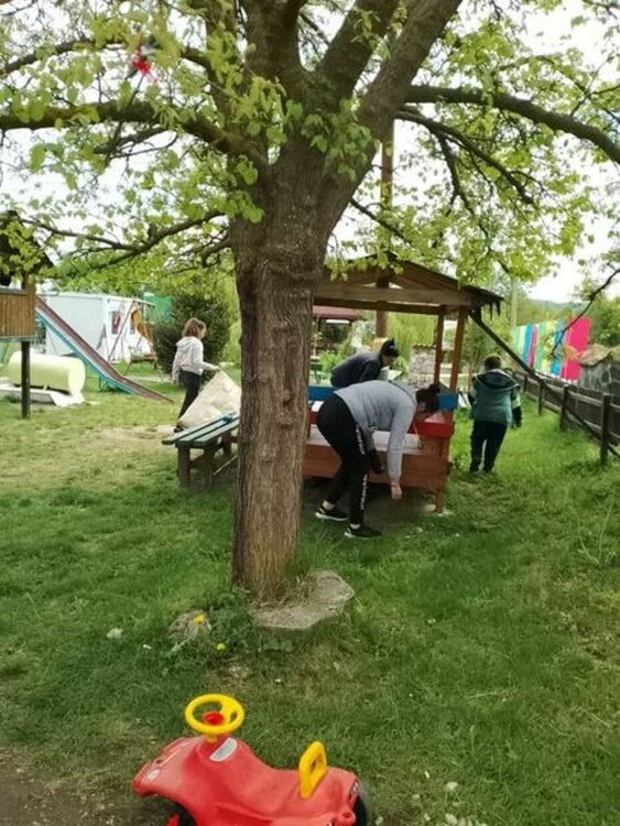 Доброволци и кметове от много населени места обединиха усилия, за да направят община Радомир по-чиста