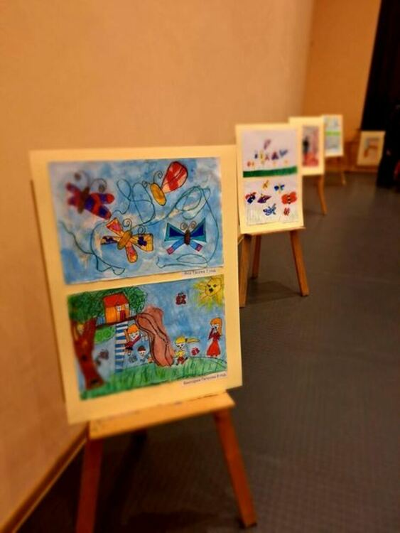 Център за подкрепа на личностното развитие- Общински детски комплекс- Радомир представи изложба на малките художници