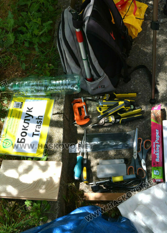 В Денят на Земята ученици превърнаха ненужната пластмаса в красиви бижута и кошове за сибиране на боклуци 