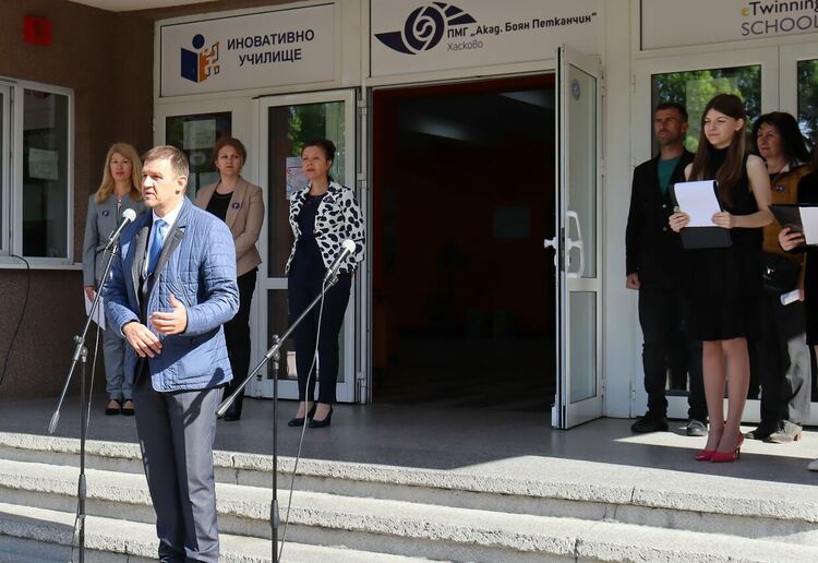 Математическата гимназия в Хасково отбелязва 117 години от рождението на патрона си акад. Боян Петканчин