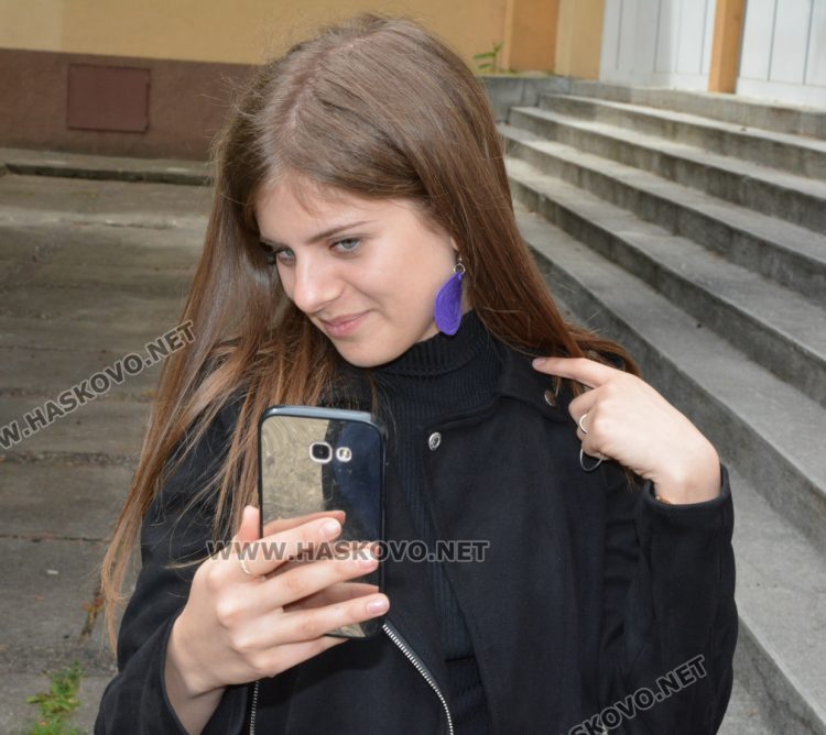 В Денят на Земята ученици превърнаха ненужната пластмаса в красиви бижута и кошове за сибиране на боклуци 