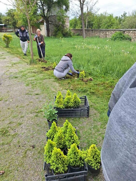 Доброволци и кметове от много населени места обединиха усилия, за да направят община Радомир по-чиста