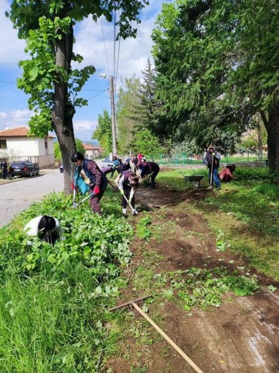 Доброволци и кметове от много населени места обединиха усилия, за да направят община Радомир по-чиста