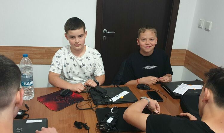 Два екипа златаровци са с първи места на IT Знайко