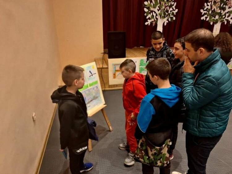 Център за подкрепа на личностното развитие- Общински детски комплекс- Радомир представи изложба на малките художници