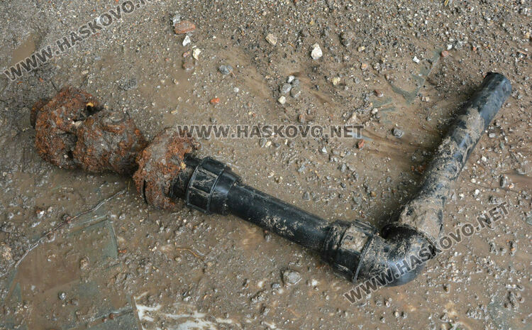 Разкопаха плочките в центъра на Хасково за отстраняване на ВиК авария