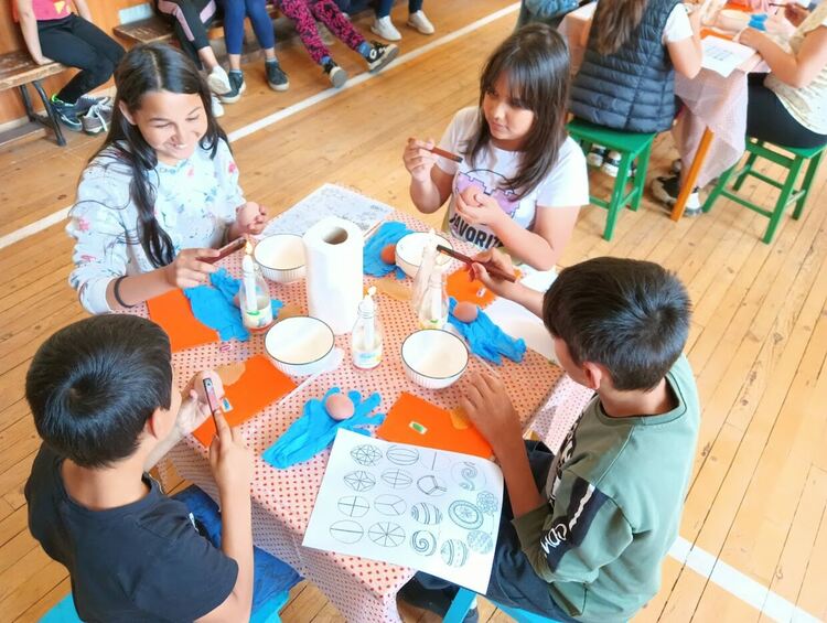 Работилница за писани яйца заработи в дебърското училище