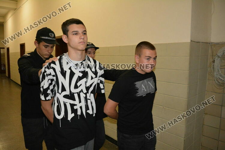 Симулация в съда: Ученици от ПМГ-Хасково влязоха в ролята на подсъдими, съдии и прокурори