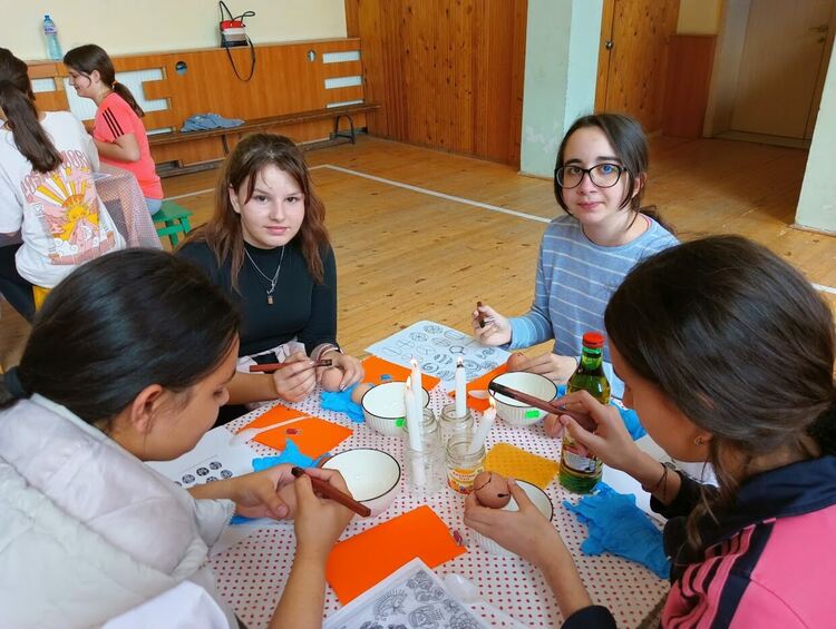 Работилница за писани яйца заработи в дебърското училище