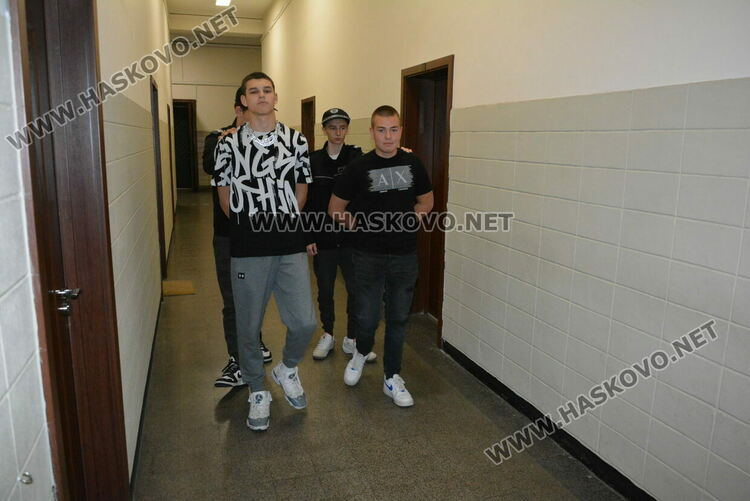 Симулация в съда: Ученици от ПМГ-Хасково влязоха в ролята на подсъдими, съдии и прокурори