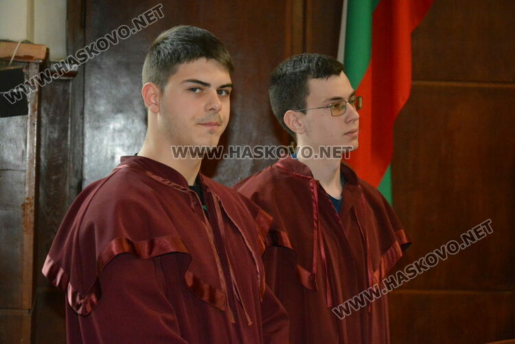 Симулация в съда: Ученици от ПМГ-Хасково влязоха в ролята на подсъдими, съдии и прокурори