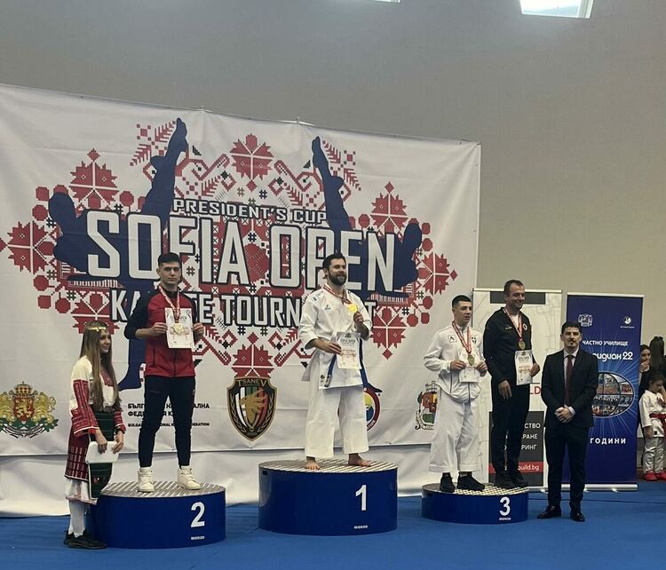 Ангел Ангов с второ място на международен турнир по карате