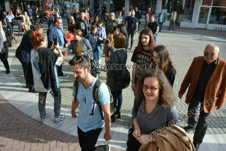 Огънят на „Южна пролет“ лумна за 52-ри път от факлата на поета Иван Ланджев