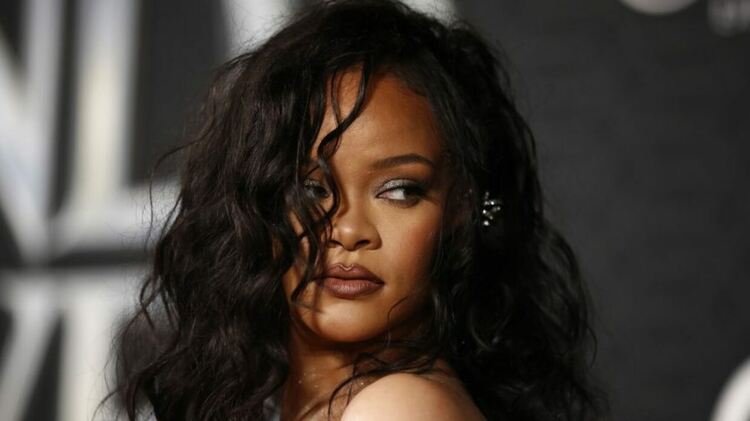 „Diamonds“ на Rihanna се сдоби с диамантен статус