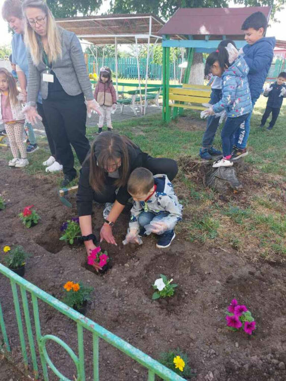 Започна кампания по озеленяване на детските градини