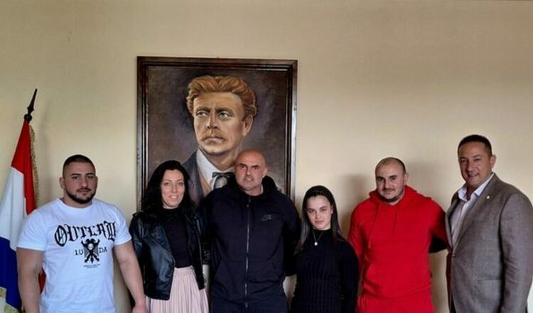 Кметът Кирил Стоев връчи плакети на републиканските шампиони по силов трибой