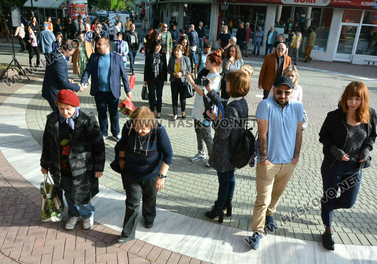 Огънят на „Южна пролет“ лумна за 52-ри път от факлата на поета Иван Ланджев