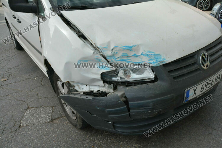 Патрулка и Фолксваген катастрофираха на Кърджалийска