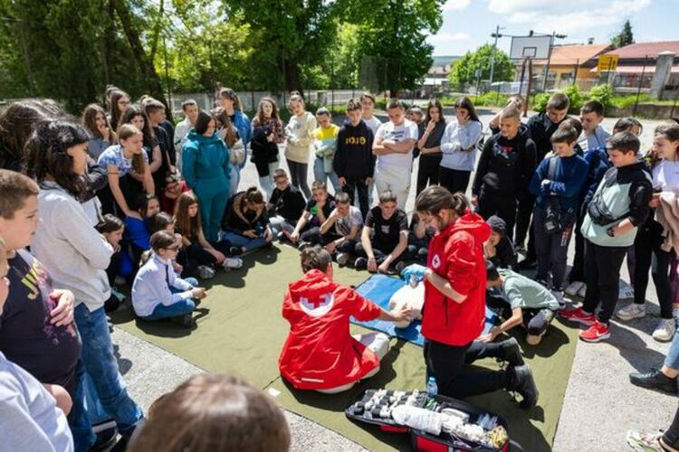 Стартира месец по безопасност на движението по пътищата под наслов „Аз съм тук! Пази живота!“.