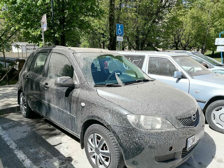 В Смолян втори ден наплив към автомивките заради прах от Сахара