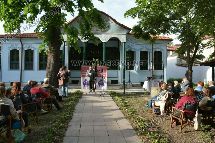 Захари Карабашлиев гостува на „Южна пролет“ в обновеното Кирково училище