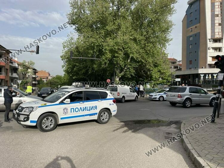 Патрулка и Фолксваген катастрофираха на Кърджалийска