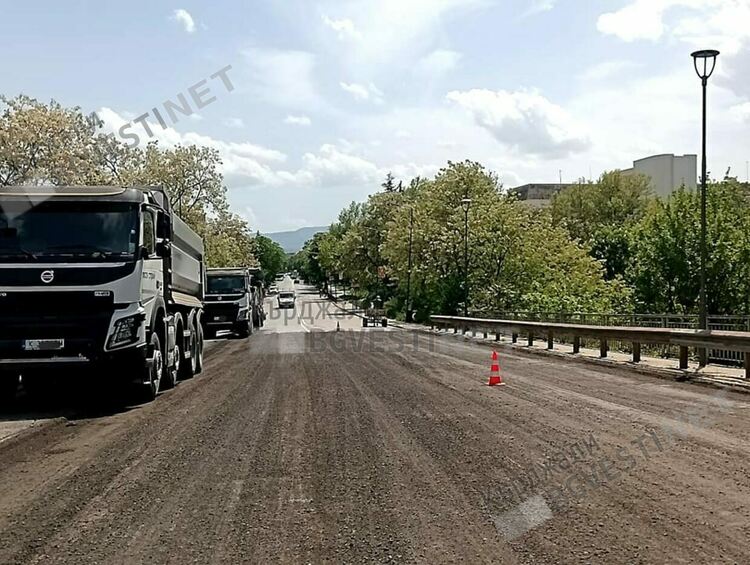 Областното пътно управление започна ремонт на входа на Кърджали по бул.“Беломорски“